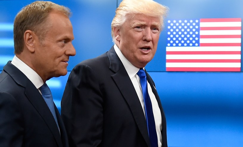 Donald Tusk "całkowicie zgadza się" z Donaldem Trumpem /THIERRY CHARLIER /AFP