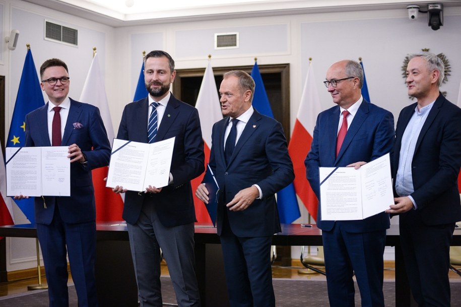 Donald Tusk chce renegocjować umowę koalicyjną podpisaną z Trzecią Drogą i Nową Lewicą /PAP/Marcin Obara /PAP