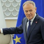 Donald Tusk dostał żółtą kartkę od wyborców. Najnowszy sondaż