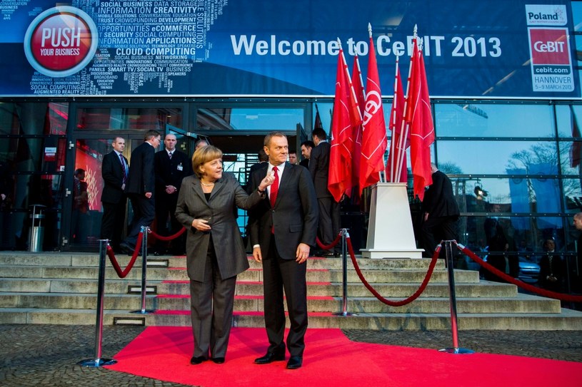 Donald Tusk i Angela Merkel podczas ceremoni otwarcia targów CeBIT w Hanowerze /AFP