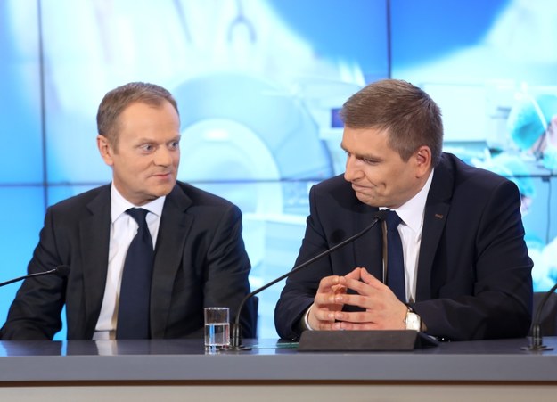 Donald Tusk i Bartosz Arłukowicz /Leszek Szymański /PAP