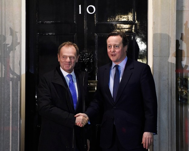 Donald Tusk i David Cameron /FACUNDO ARRIZABALAGA /PAP/EPA