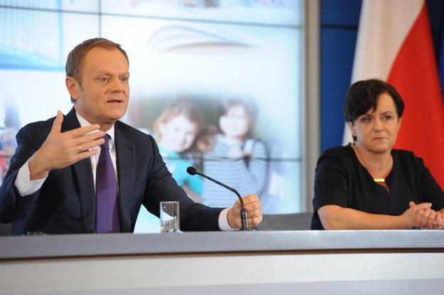 Donald Tusk i Joanna Kluzik-Rostkowska na konferencji ws. darmowego podręcznika /PAP/Jacek Turczyk /PAP