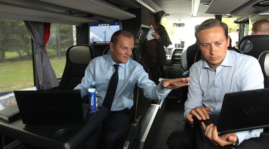 Donald Tusk i Łukasz Broniewski /PAP/Radek Pietruszka    /PAP