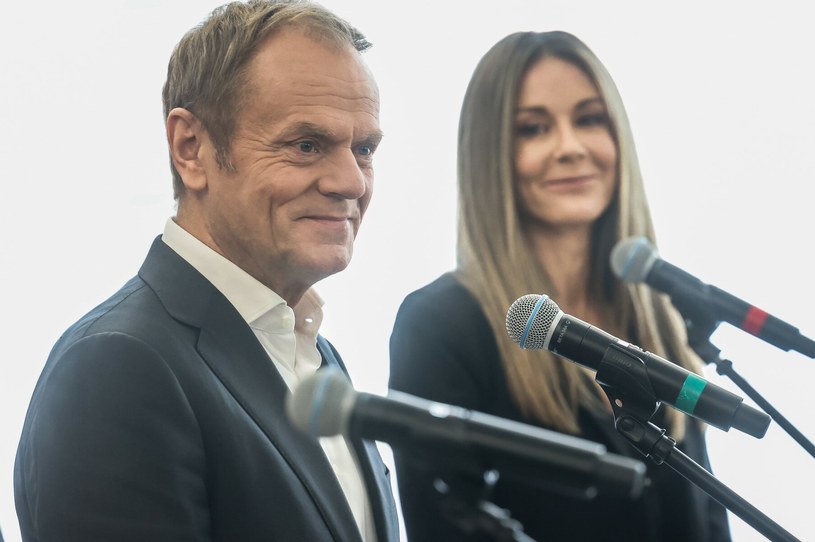 Donald Tusk i Małgorzata Rozenek-Majdan na konferencji w sprawie in vitro /Jacek Domiński /East News