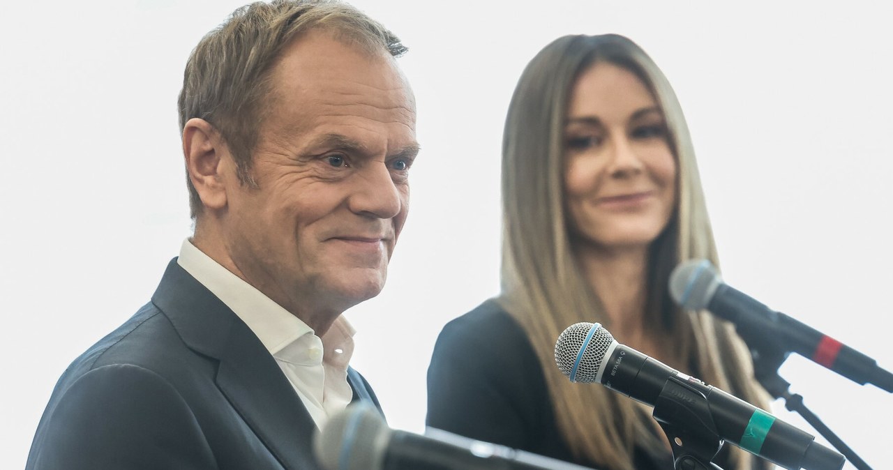 Donald Tusk i Małgorzata Rozenek-Majdan na konferencji w sprawie in vitro /Jacek Domiński /East News