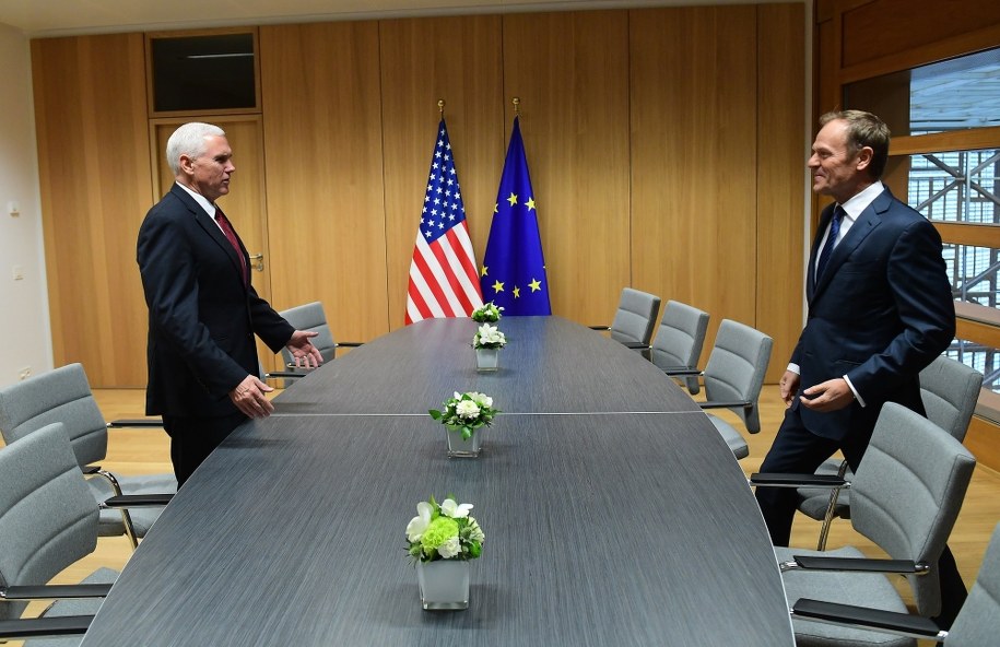 Donald Tusk i Mike Pence /PAP/EPA/EMMANUEL DUNAND / POOL /PAP/EPA