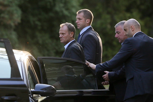 Donald Tusk i Paweł opuszczają KPRM po zakończeniu posiedzenia Zarządu Krajowego PO /Paweł Supernak /PAP