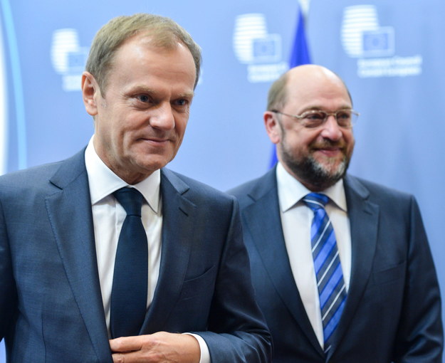 Donald Tusk i przewodniczący Parlamentu Europejskiego Martin Schulz /STEPHANIE LECOCQ  /PAP/EPA