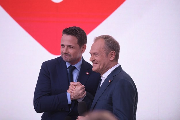 Donald Tusk i Rafał Trzaskowski po zakończeniu wyborów samorządowych /Marcin Obara /PAP
