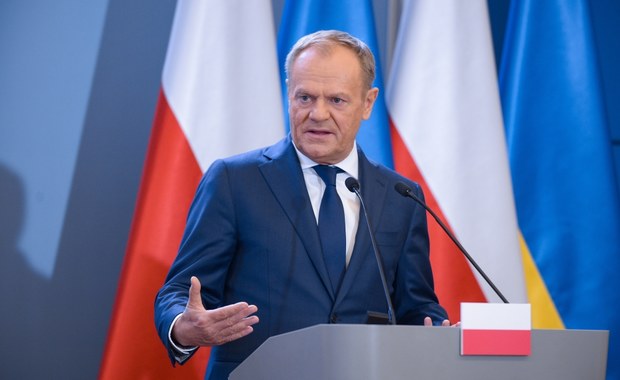 Donald Tusk krytycznie o unijnym pakcie migracyjnym