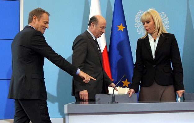 Donald Tusk (L), Jacek Rostowski (C) i minister rozwoju regionalnego Elżebieta Bieńkowska /PAP