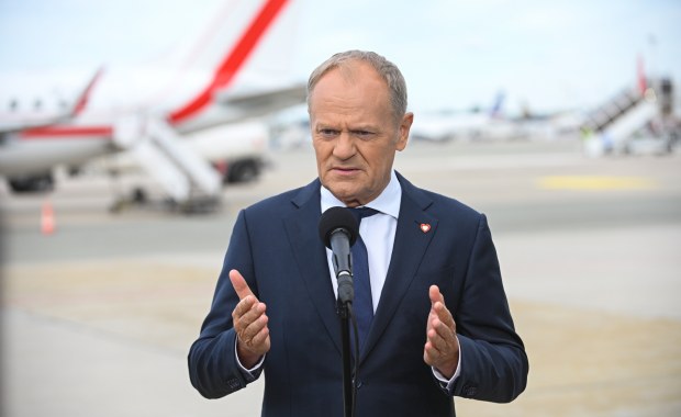 Donald Tusk leci podpisać traktat. "Aby uniknąć zagrożenia"