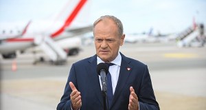 Donald Tusk leci podpisać traktat. "Aby uniknąć zagrożenia"
