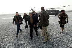 Donald Tusk na ceremonii pożegnania żołnierzy