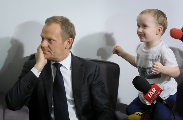 Donald Tusk na spotkaniu z rodzinami dzieci niepełnosprawnych /Paweł Supernak /PAP