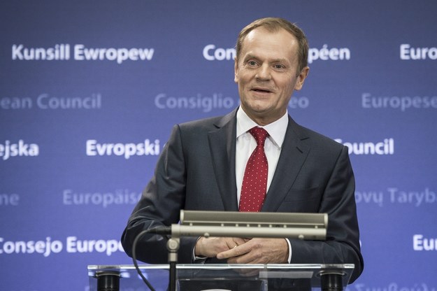 Donald Tusk nie chce powiązania wypłat z budżetu Unii Europejskiej z kwestią praworządności /	Wiktor Dąbkowski   /PAP