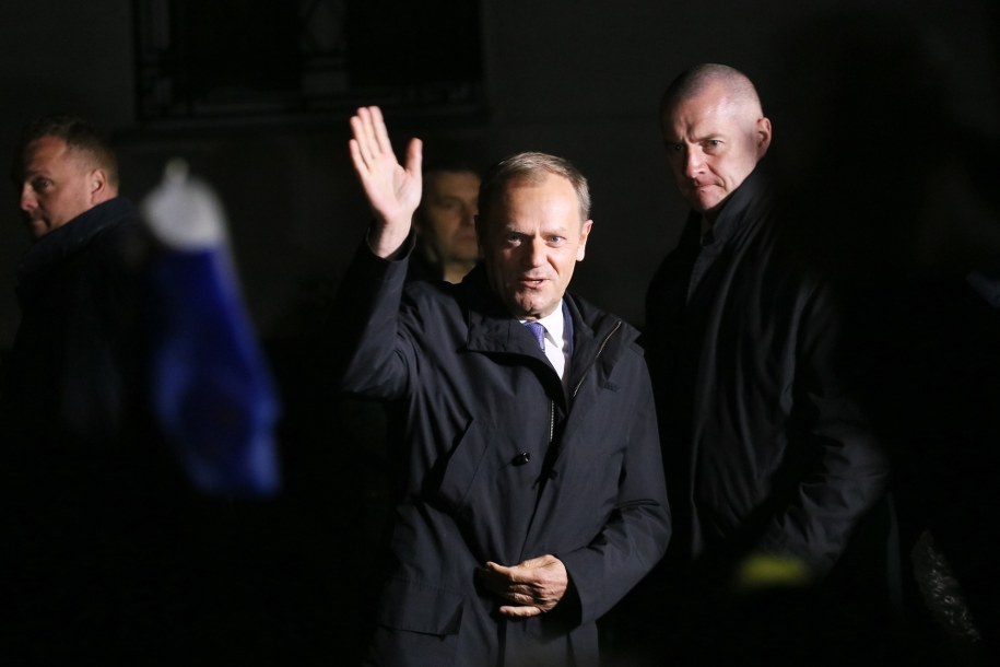 Donald Tusk po wyjściu z wydziału ds. wojskowych Prokuratury Okręgowej w Warszawie /Paweł Supernak /PAP