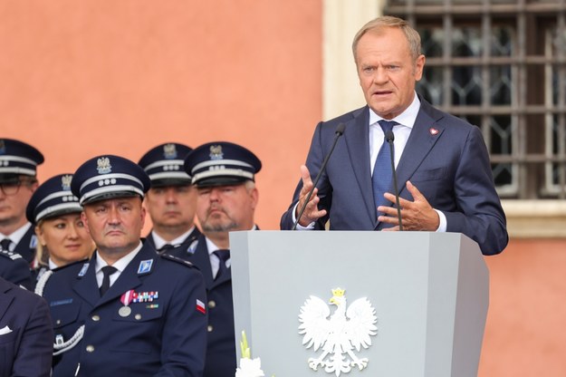 Donald Tusk podczas obchodów święta policji. /Rafał Guz /PAP