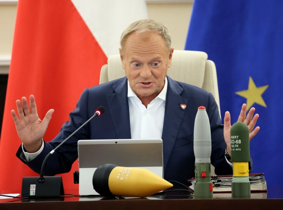 Donald Tusk podczas ostatniego posiedzenia rządu /Wojciech Olkusnik/East News /East News