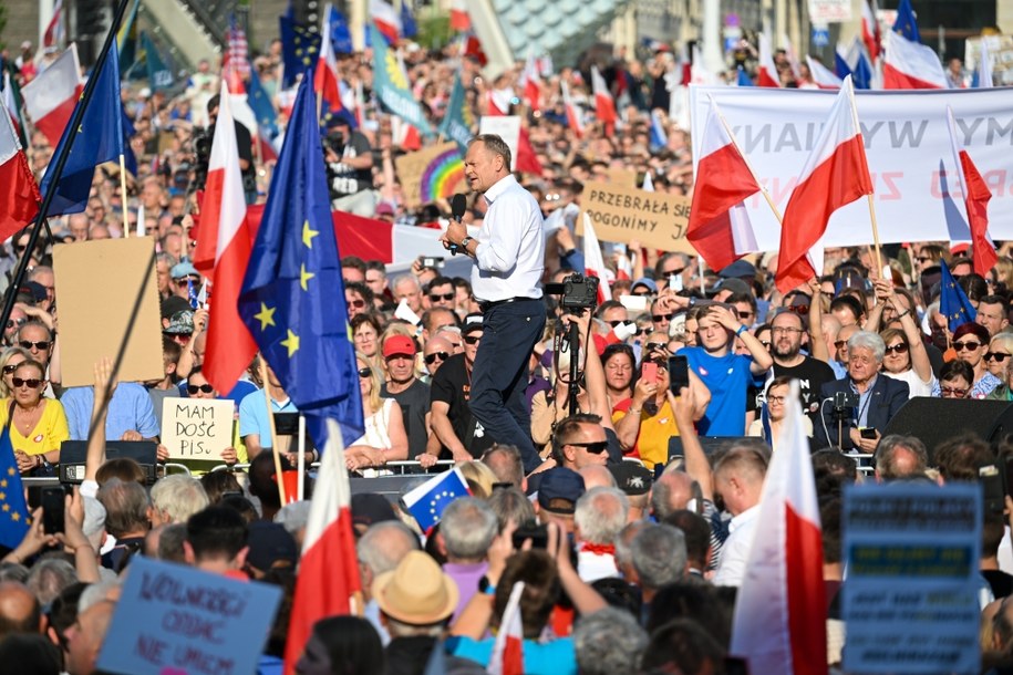 Donald Tusk podczas wiecu w Poznaniu /	Jakub Kaczmarczyk   /PAP