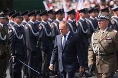 Donald Tusk podzczas obchodów Święta Wojska Polskiego