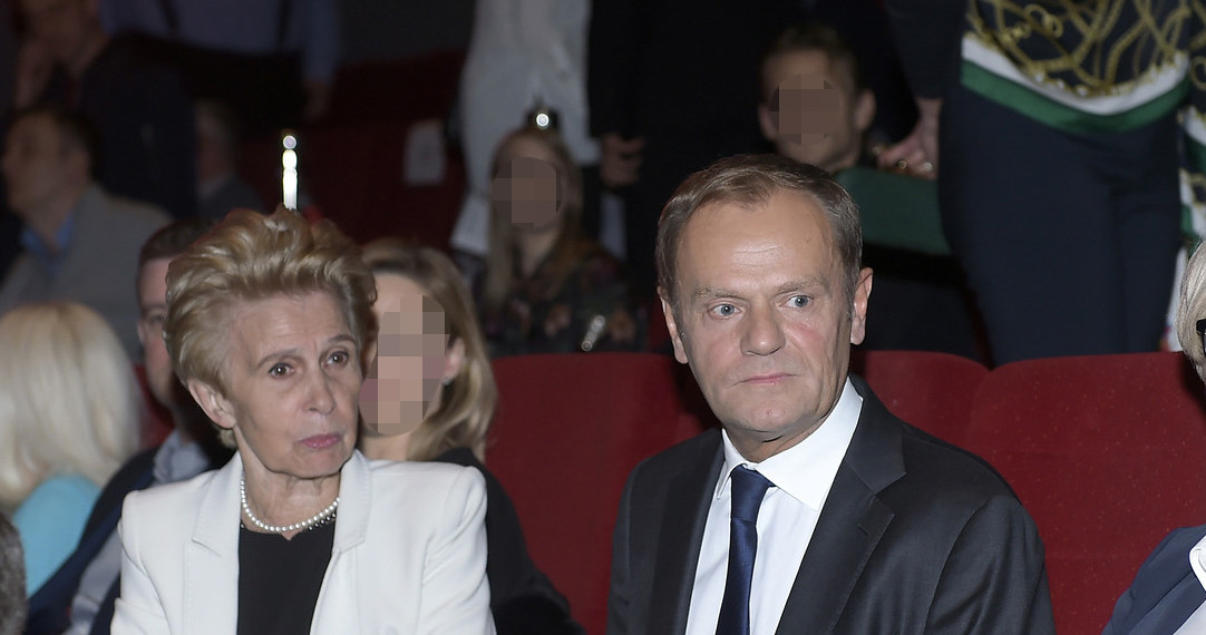 Donald Tusk pojawił się na premierze filmu /AKPA