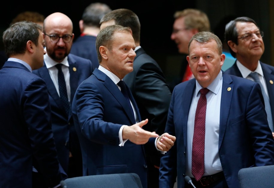 Donald Tusk pół godziny po rozpoczęciu szczytu wyszedł z sali obrad /JULIEN WARNAND /PAP/EPA