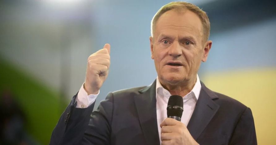 Donald Tusk skomentował obniżkę stóp procentowych przez RPP. "Lepiej późno niż wcale" - napisał premier w serwisie X /Łukasz Szeląg /INTERIA.PL