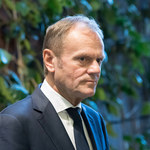 Donald Tusk stracił prawo jazdy. Internauci komentują