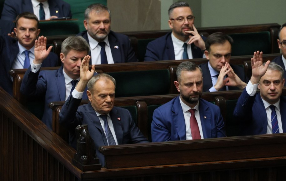 Donald Tusk w ławach rządowych podczas głosowań w sprawie Zbigniewa Ziobry /Paweł Supernak /PAP