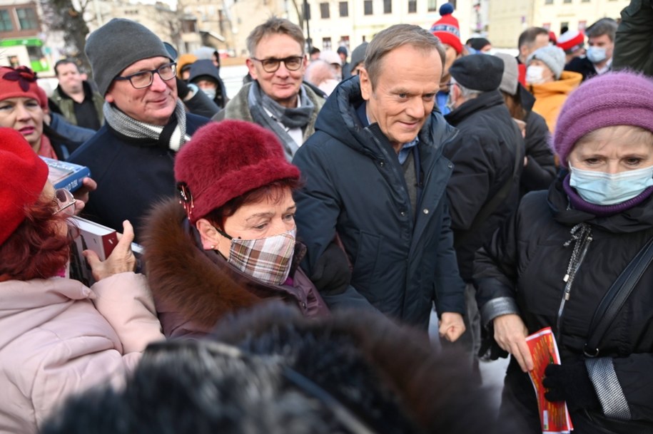 Donald Tusk w Pabianicach /	Grzegorz Michałowski   /PAP