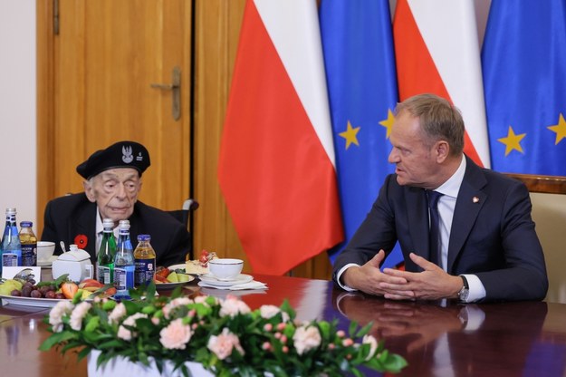 Donald Tusk w trakcie spotkania z kombatantami w KPRM /Paweł Supernak /PAP