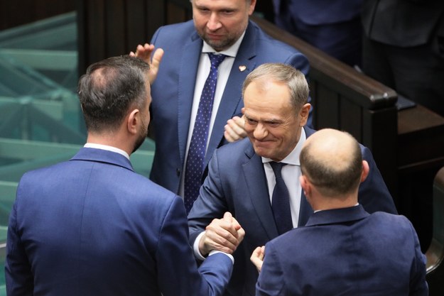 Donald Tusk wśród ministrów swojego rządu /Paweł Supernak /PAP