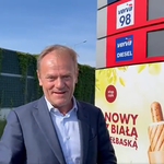 Donald Tusk: Za taką cenę benzyny Kaczyński nie najeździ się po Polsce
