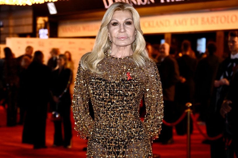 Donatella Versace nie do poznania. Co stało się z jej twarzą?