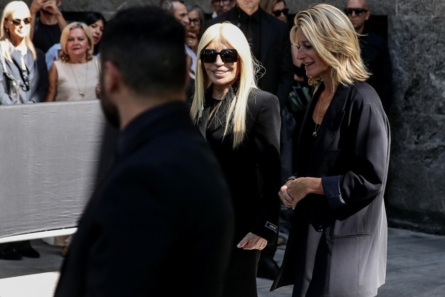 Donatella Versace oddała hołd Giorgio Armaniemu /PAP/EPA/MOURAD BALTI TOUATI /PAP/EPA