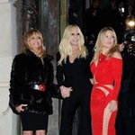 Donatella Versace straszy na pokazie!