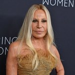 Donatella Versace w modnej stylizacji. Na luzie, ale z klasą 