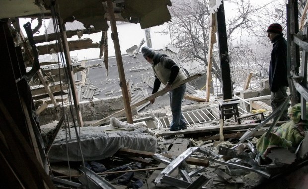 Donieck: Pocisk uderzył w przystanek. Są zabici i ranni