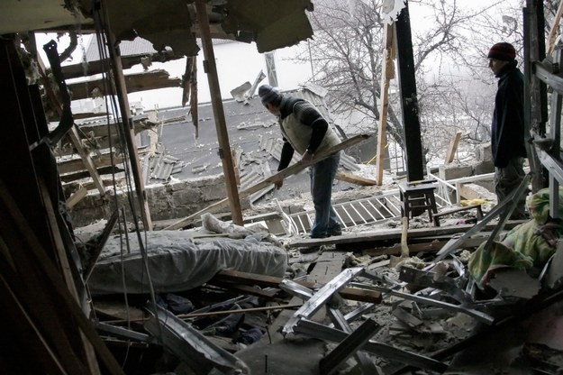 Donieck. Ruiny domu zniszczonego w bombardowaniu /ALEXANDER ERMOCHENKO /PAP/EPA