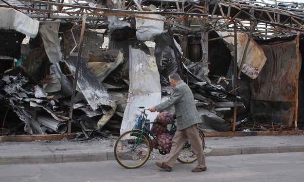Doniecka ulica po bombardowaniu /PHOTOMIG /PAP/EPA