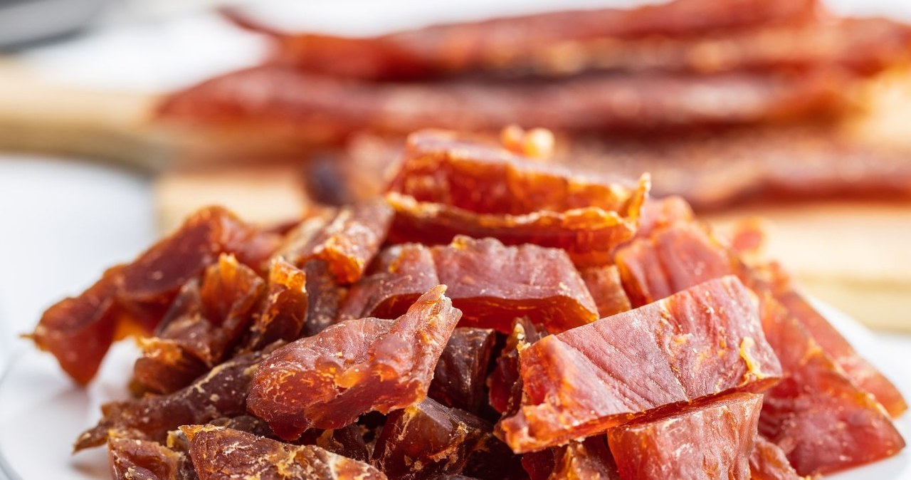 Dopadł cię mały głód? Sięgnij po białkową przekąskę /jirkaejc /Canva Pro