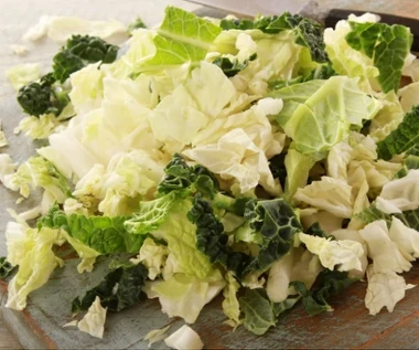 Dopiero rozsiada się w polskiej kuchni. Chrupiąca, delikatna, ma dużo witaminy C i żelaza