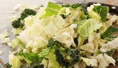 Dopiero rozsiada się w polskiej kuchni. Chrupiąca, delikatna, ma dużo witaminy C i żelaza