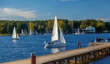 Dopłacą do wakacji, ale przed sezonem. Sprawdź, kto skorzysta