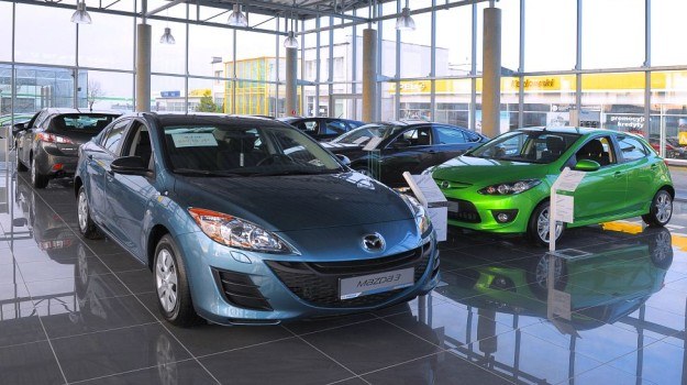 Dopłaty do niedrogich aut maja być sposobem na pobudzenie sprzedaży. /Mazda