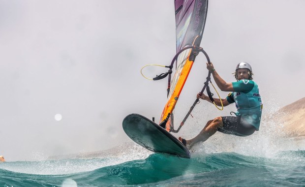 Dopłynął na desce windsurfingowej ze Szwecji do Władysławowa. "Misja Bałtyk" zakończona sukcesem