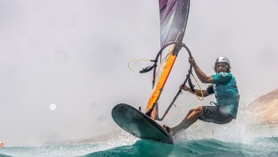 Dopłynął na desce windsurfingowej ze Szwecji do Władysławowa. "Misja Bałtyk" zakończona sukcesem