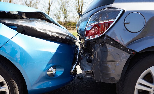 Doprowadzał do kolizji i udawał poszkodowanego. Wyłudził 140 tys. zł